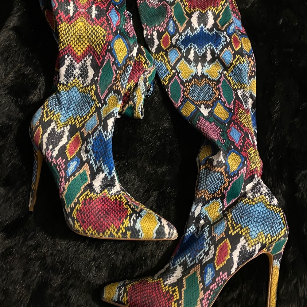 Printed multicolored thigh high heals